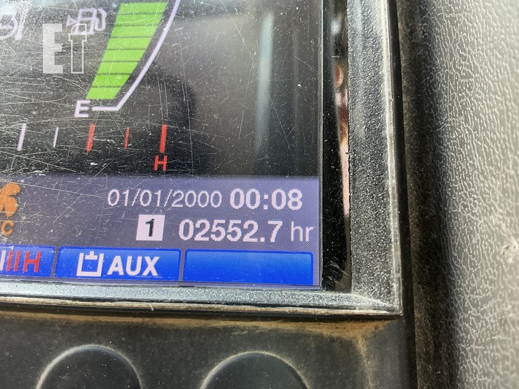 2020-takeuchi-tb240-image-17