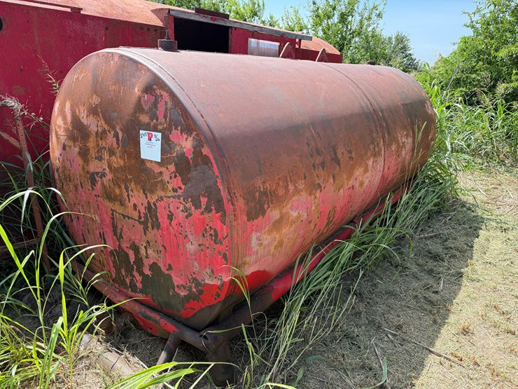 2,700-gallon-fuel-tank-skidded-12.5’l-x-6’dia-image-1