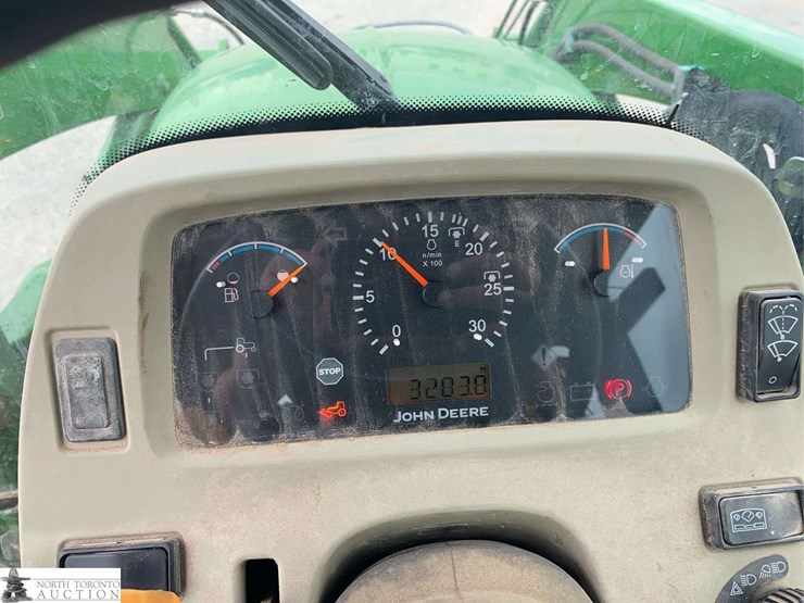 2010-john-deere-4520-image-11