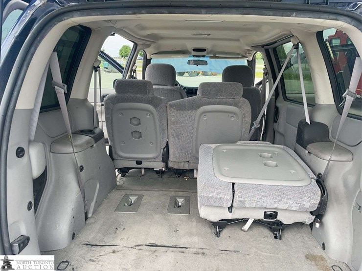 2004-pontiac-montana-image-25