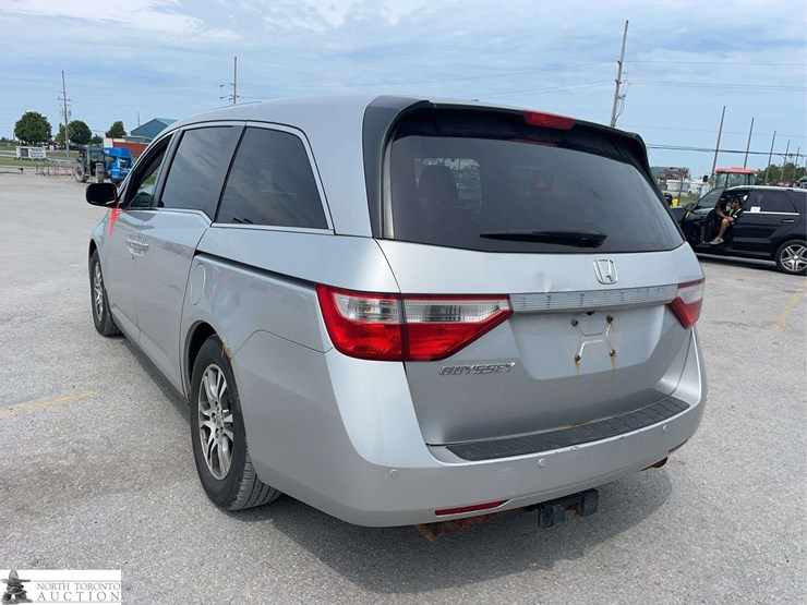 2011-honda-odyssey-image-7