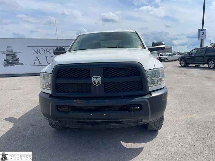 2016-dodge-3500-image-2
