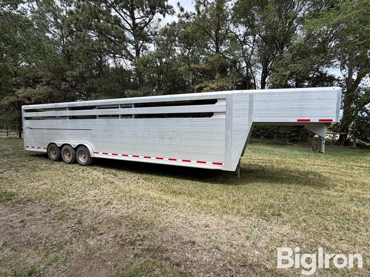 2020-hillsboro-32'-tri/a-aluminum-livestock-trailer-image-4