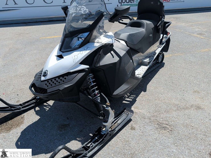 2014-grand-touring-sport-2014-ski-doo-grand-touring-sport-image-1