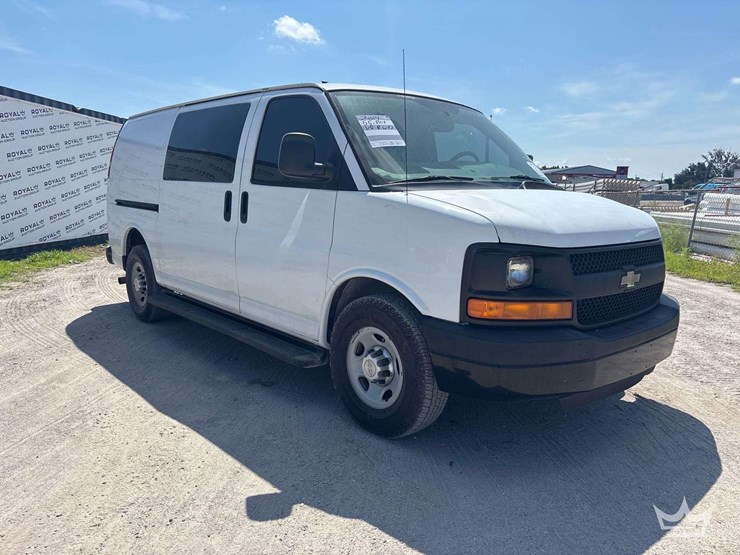 2014-chevrolet-express-2500-image-2