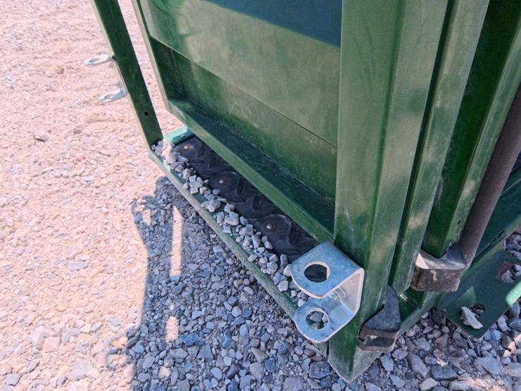 #1073-•-2019-arrow-quip-8600-cattle-chute-image-31