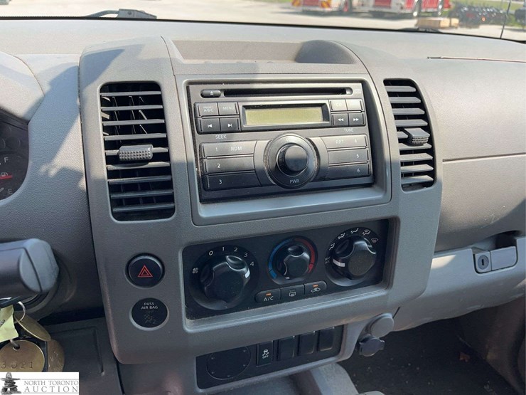 2013-nissan-frontier-image-13