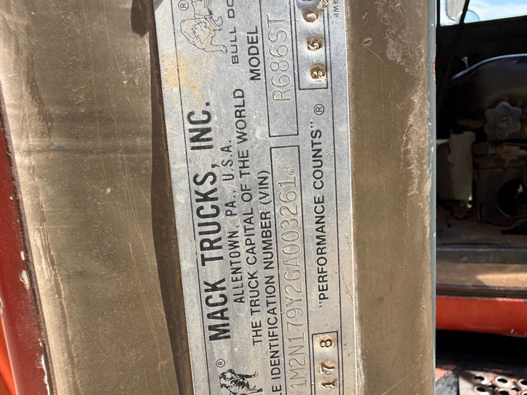 1986-mack-r686st-image-18