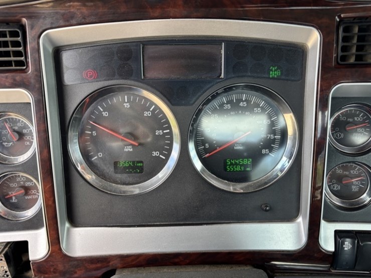 2010-kenworth-t800-image-31
