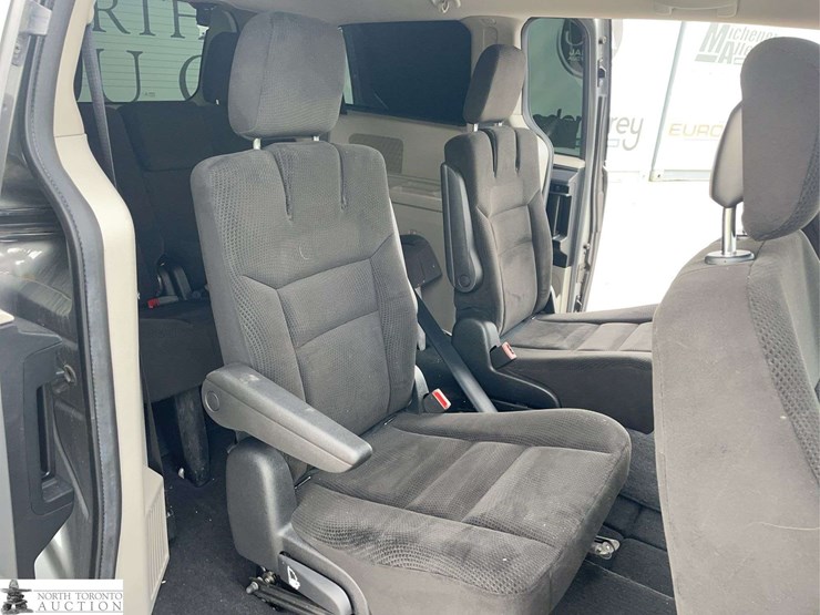 2016-dodge-grand-caravan-sxt-image-20