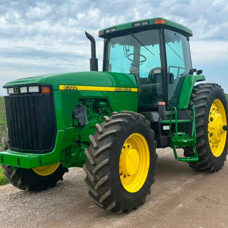 JOHN DEERE 8300