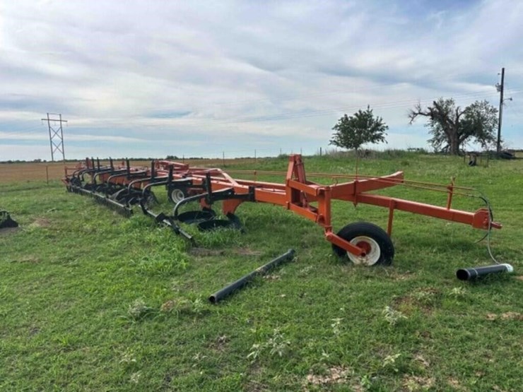blanchat-9-bottom-plow-image-1