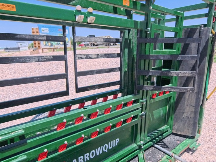 #1073-•-2019-arrow-quip-8600-cattle-chute-image-21