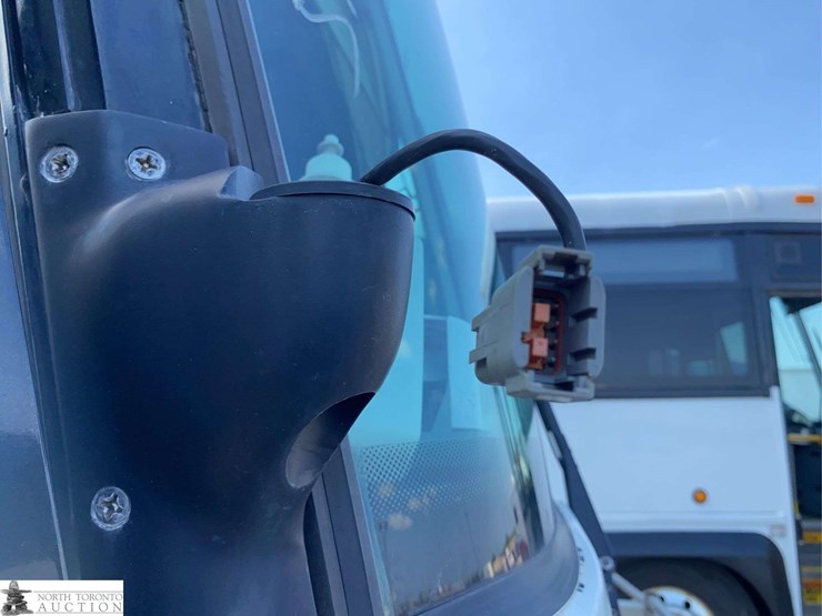 non-operable-2010-motor-coach-industries-d4500-t/a-passenger-wheelchair-accessible-bus-image-31