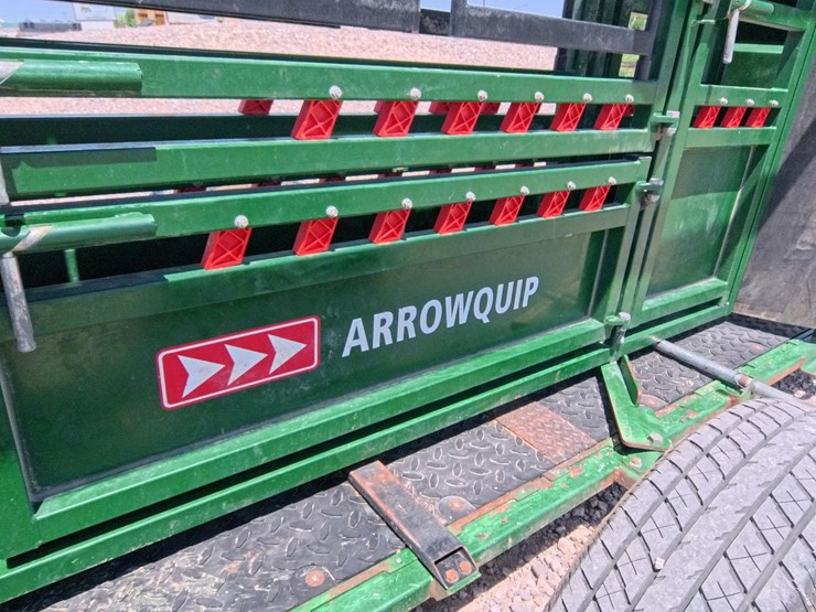 #1073-•-2019-arrow-quip-8600-cattle-chute-image-17