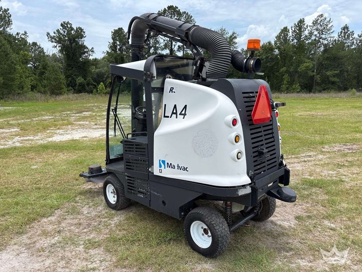 2017-madvac-lr50t-ride-on-litter-vacuum-image-6