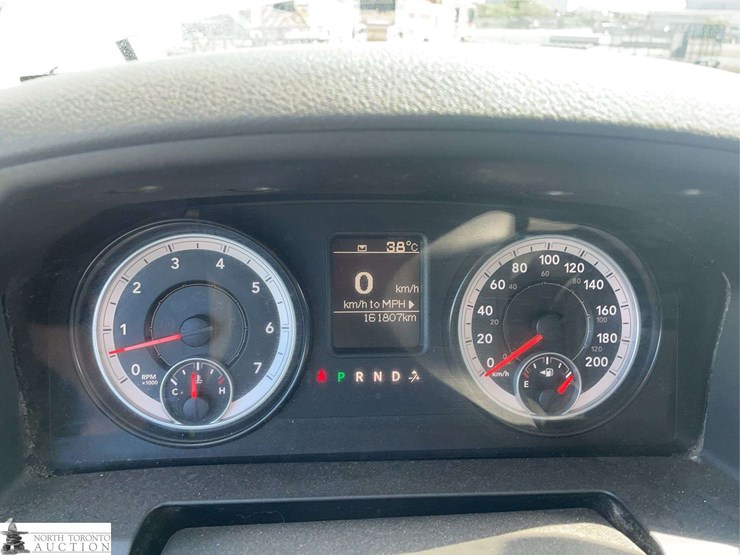 2015-dodge-1500-image-11