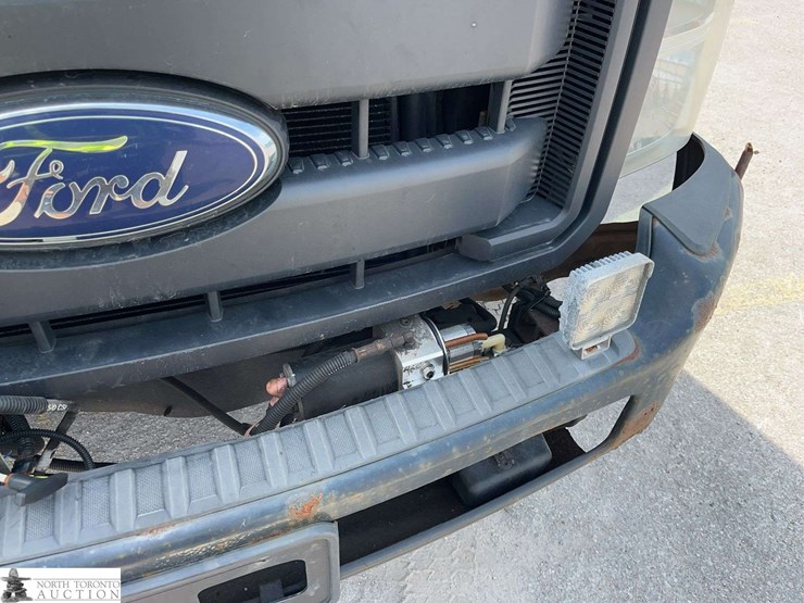 2013-ford-f350-image-44