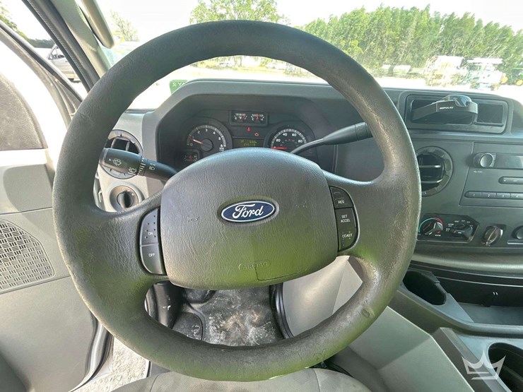 2017-ford-e350-image-14