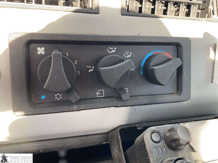 1996-freightliner-fl112-image-13