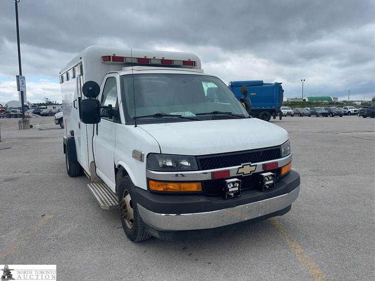 2017-chevrolet-express-s/a-cube-van-image-3