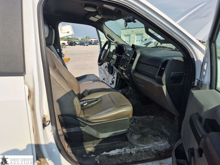 2017-ford-f350-image-32