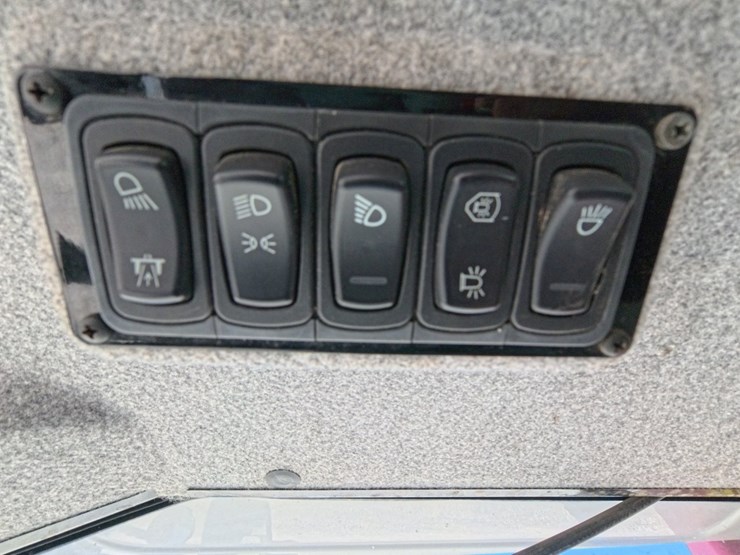 2012-massey-ferguson-9520-image-45