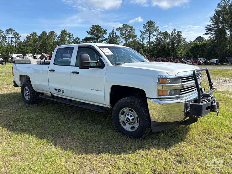 2015-chevrolet-silverado-2500hd-image-2