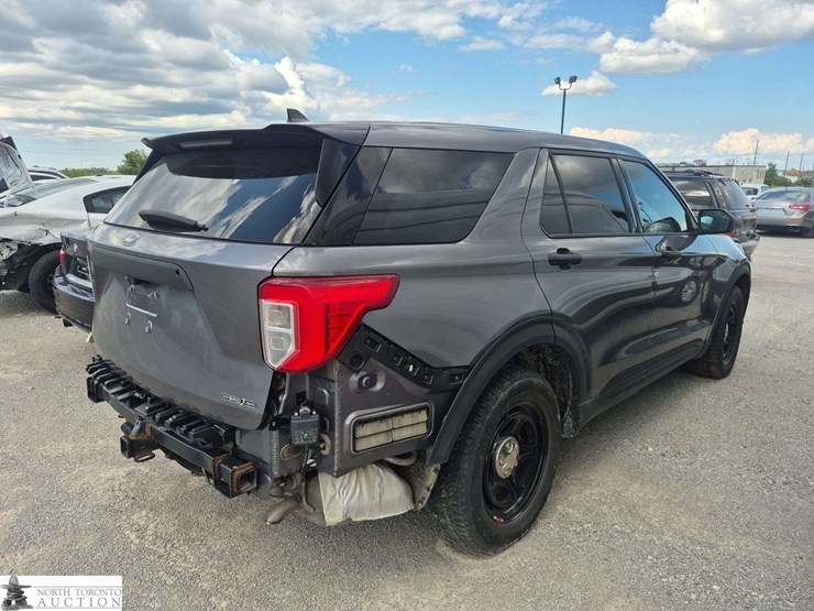 2021-ford-explorer-image-4