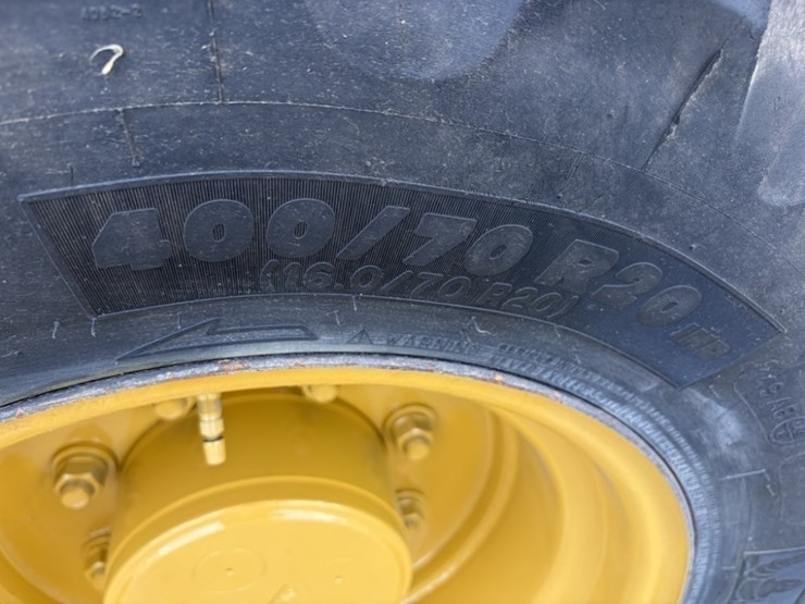 2016-caterpillar-908m-image-21