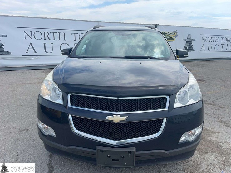 2010-chevrolet-traverse-image-2