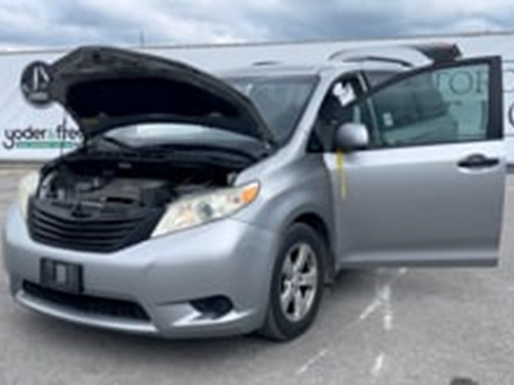2016-toyota-sienna-image-9