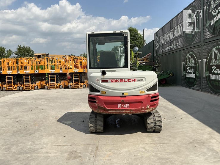 2020-takeuchi-tb240-image-3