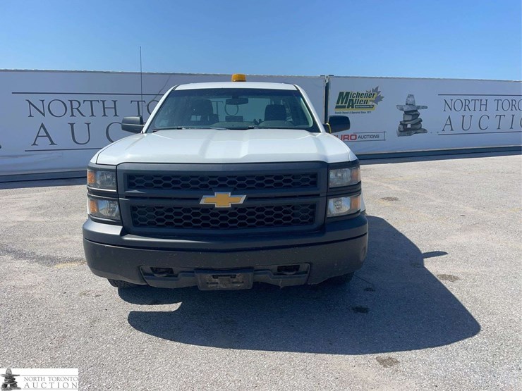 2015-chevrolet-silverado-1500-image-2