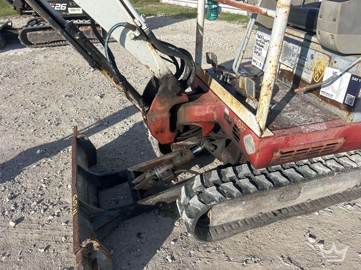 2006-takeuchi-tb016-image-12