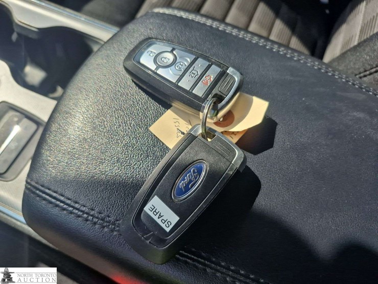2021-ford-edge-image-16