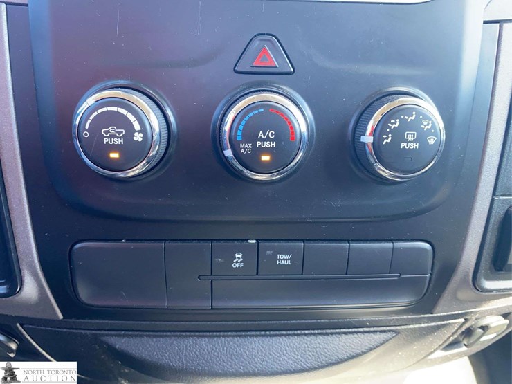 2016-dodge-1500-image-19