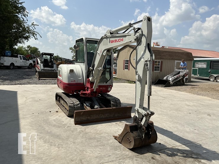 2020-takeuchi-tb240-image-6