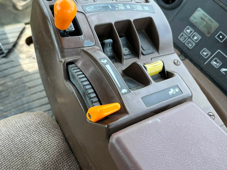 john-deere-8330-image-22
