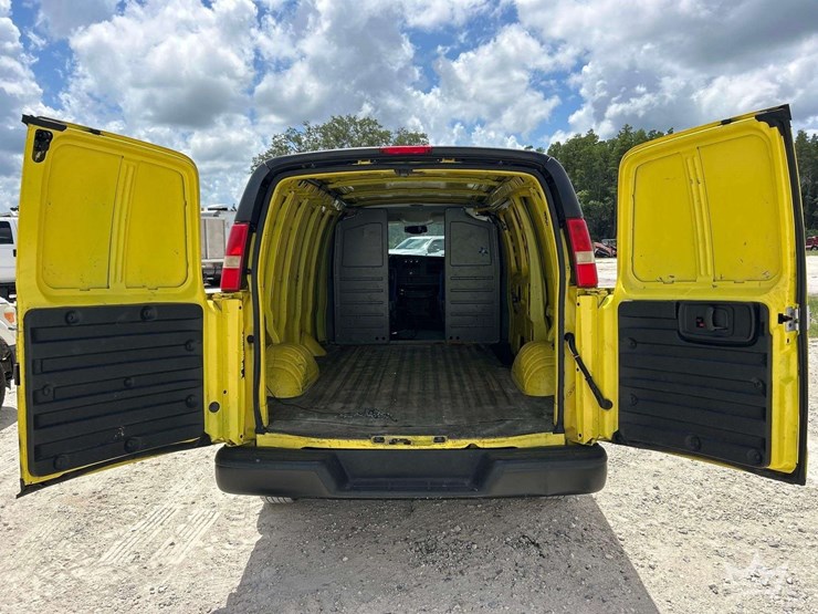 2012-chevrolet-express-2500-image-19