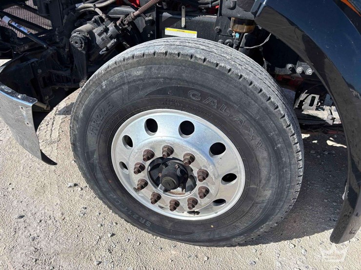 2018-peterbilt-579-image-51