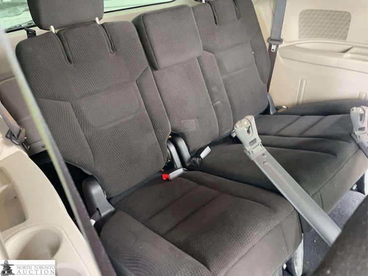 2016-dodge-grand-caravan-sxt-image-21