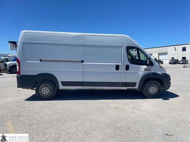 2015-ram-promaster-cargo-van-image-4