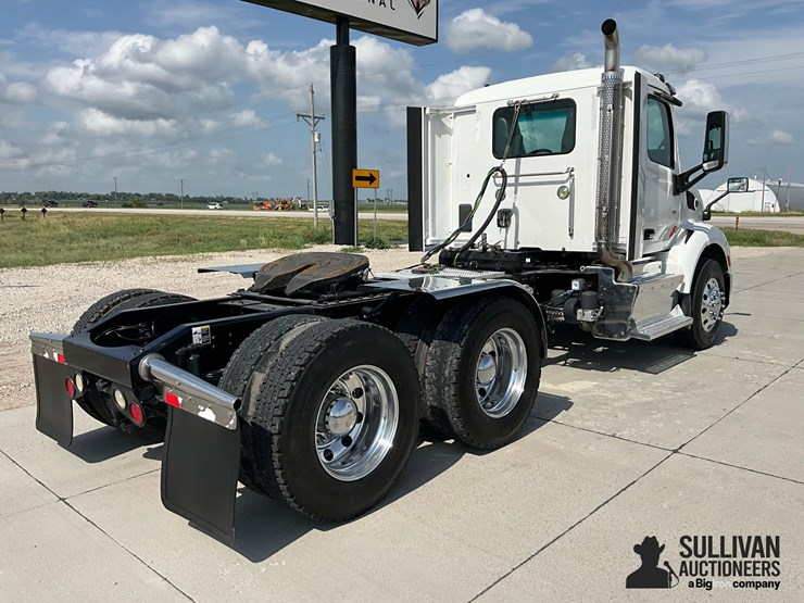 2016-peterbilt-579-image-5