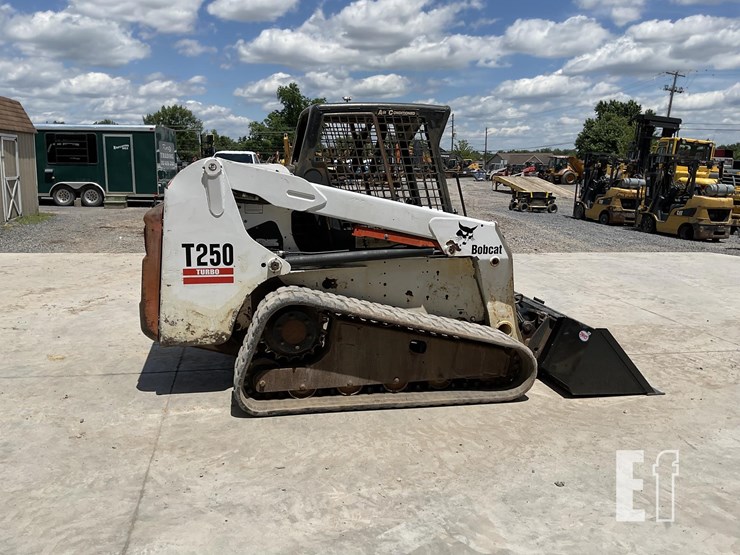 2003-bobcat-t250-image-5