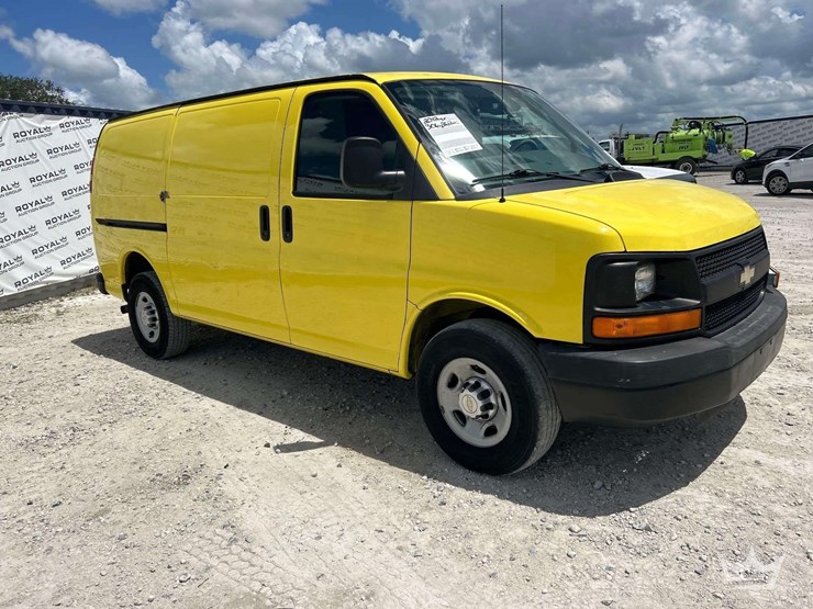 2012-chevrolet-express-2500-image-2