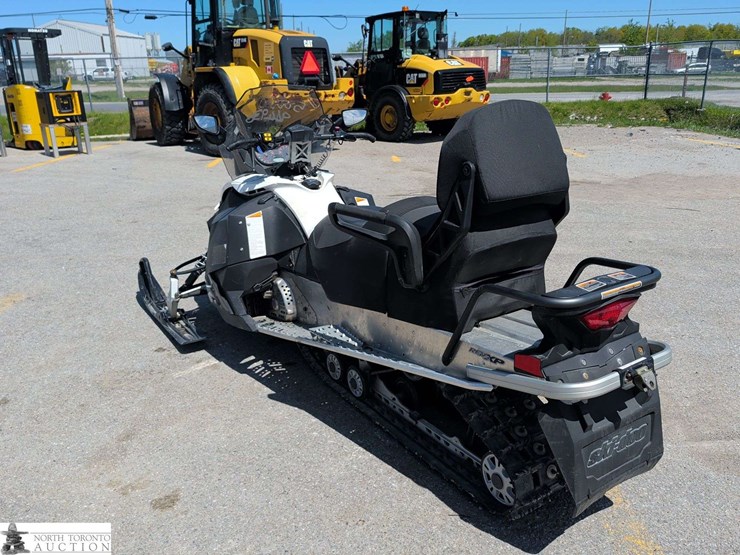 2014-grand-touring-sport-2014-ski-doo-grand-touring-sport-image-3