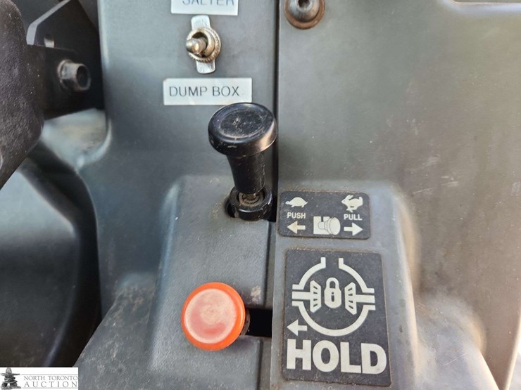 2012-kubota-rtv1100-image-14