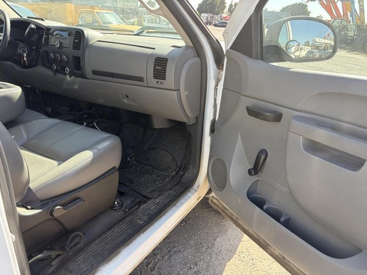2011-chevrolet-silverado-1500-image-10