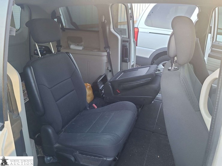 2010-dodge-grand-caravan-se-image-18
